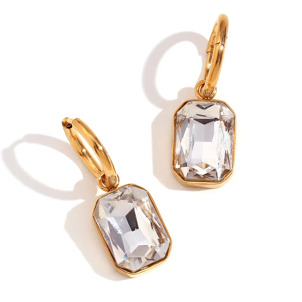 Brincos Elegância Minimalista com Zircônia