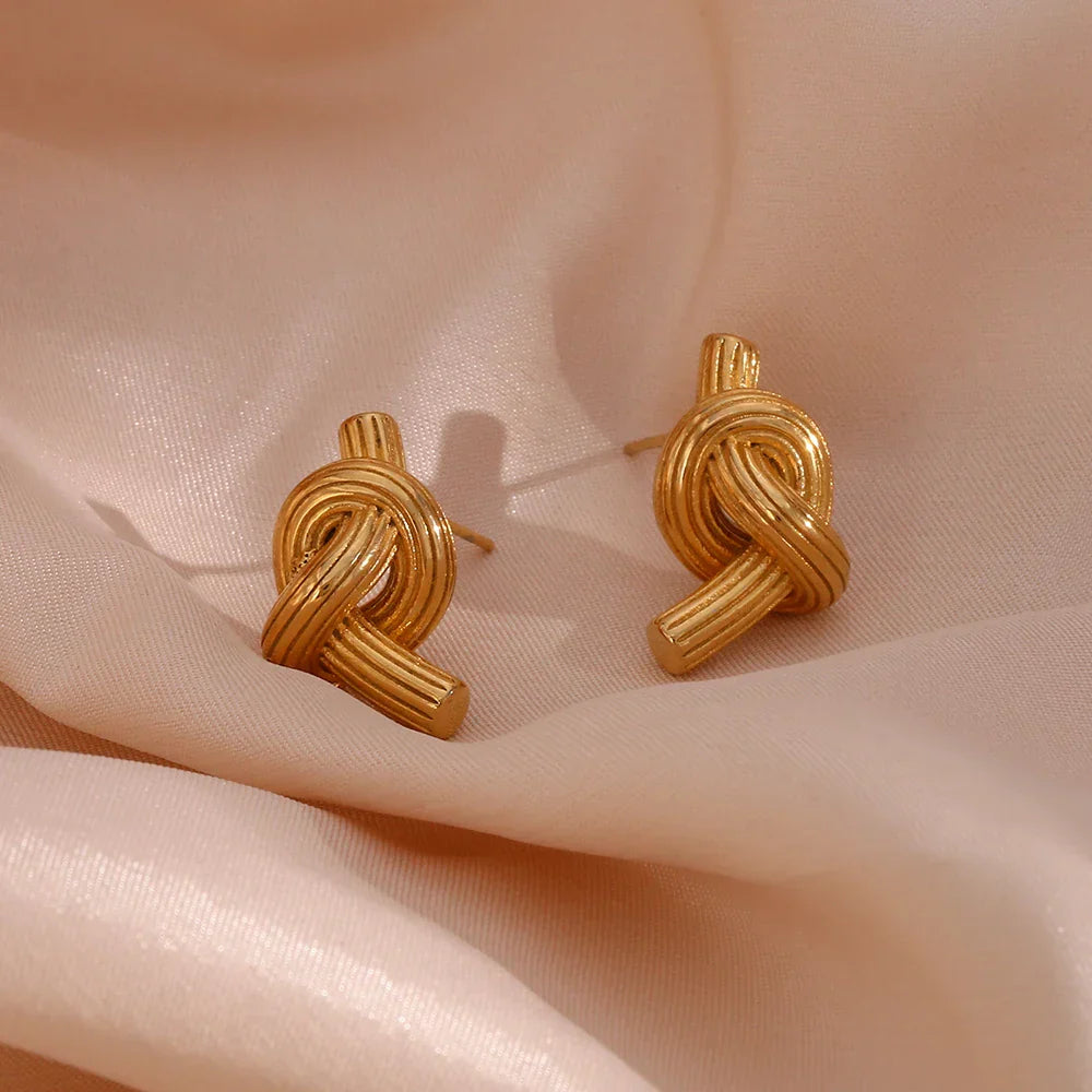 Brincos Nó Dourado em Aço Inoxidável