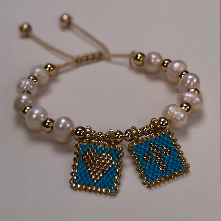 Pulseira de Pérolas com Coração e Cruz Boho