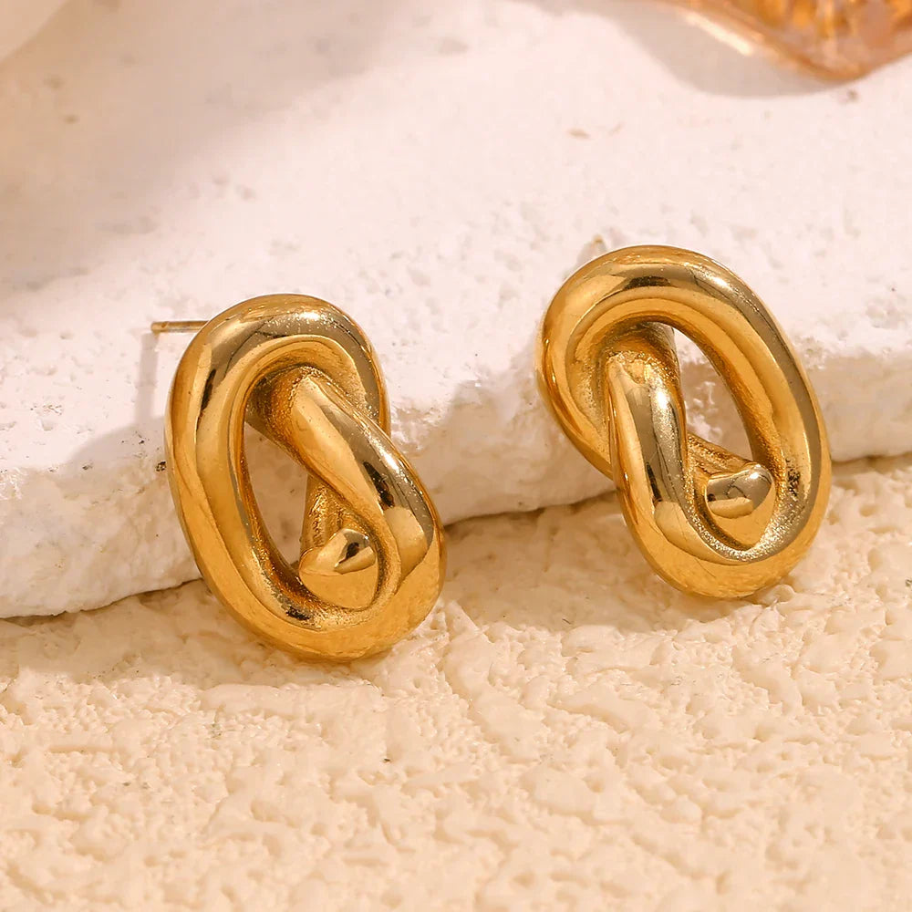 Brinco Elegância Dourada em Aço Inoxidável