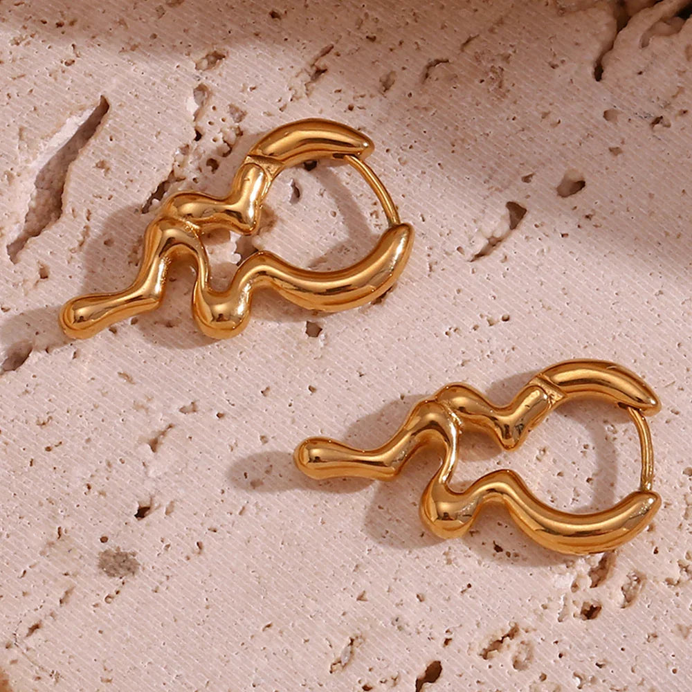 Brincos Elegantes de Gota Dourada