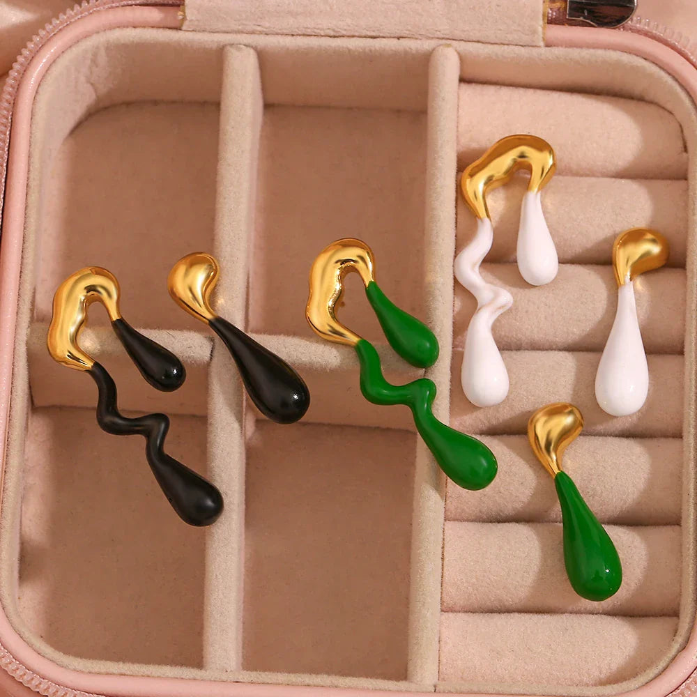 Brincos Assimétricos Waterdrop em Esmalte