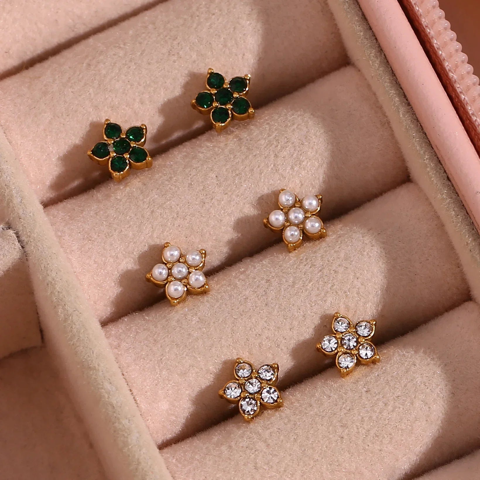 Brincos Florais de Zircônia e Pérola