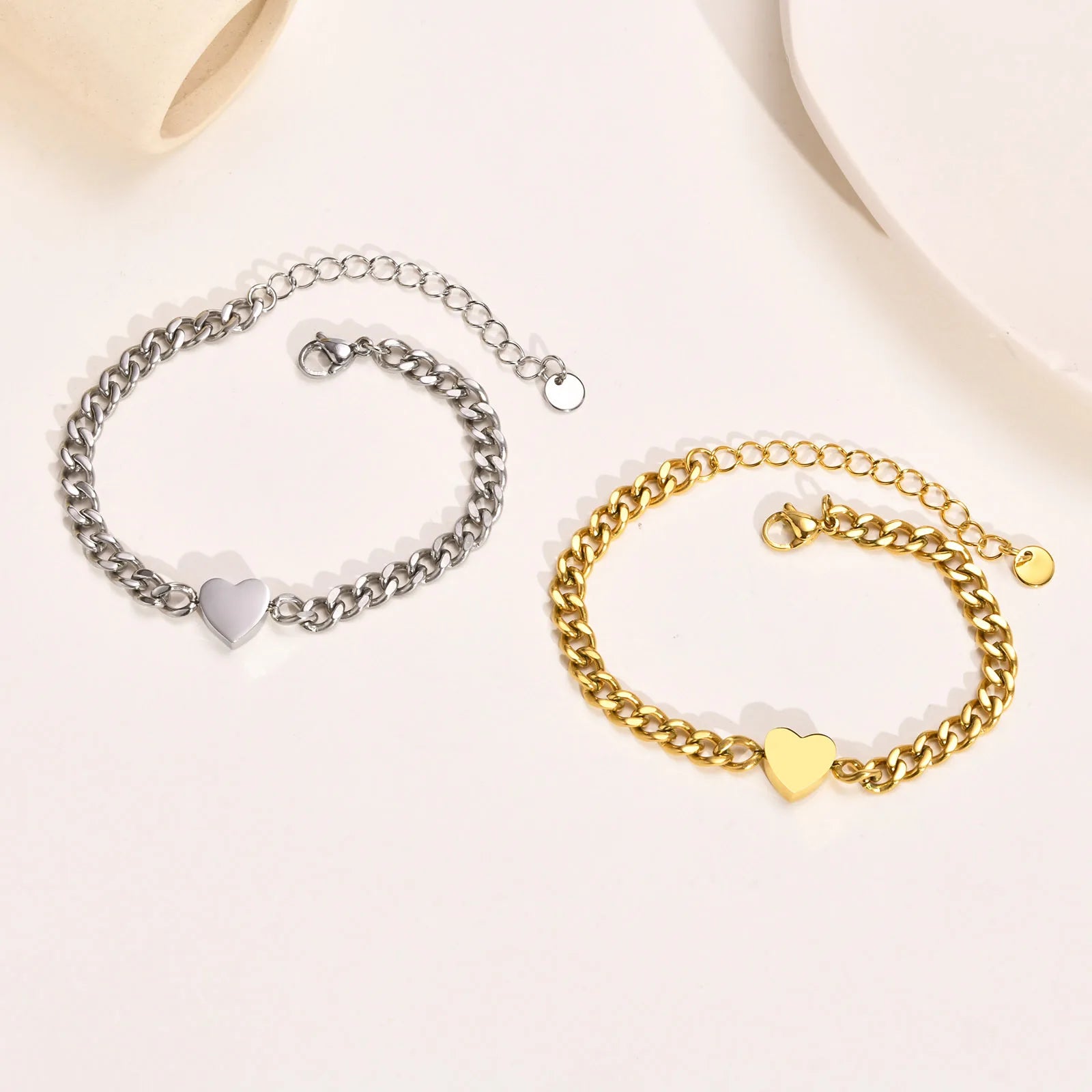 Pulseiras com coraçãozinho