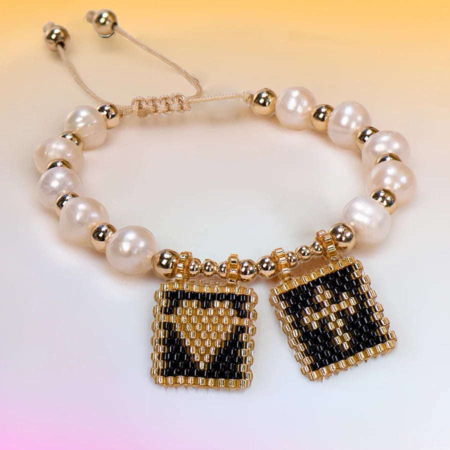 Pulseira de Pérolas com Coração e Cruz Boho