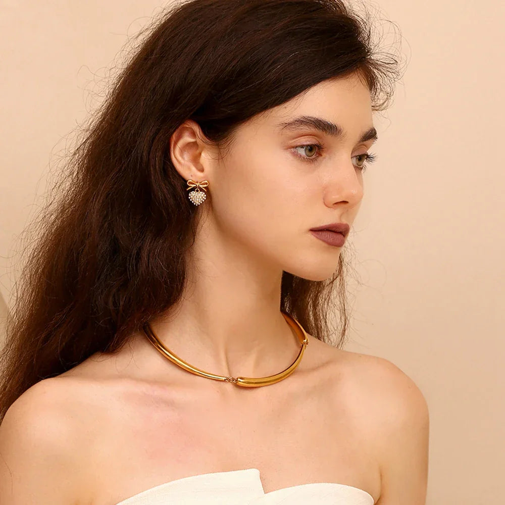 Brincos Elegância Pérola com Laço Dourado
