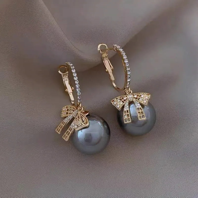 Brincos Luxuosos de Zircônia com Laço e Pérola