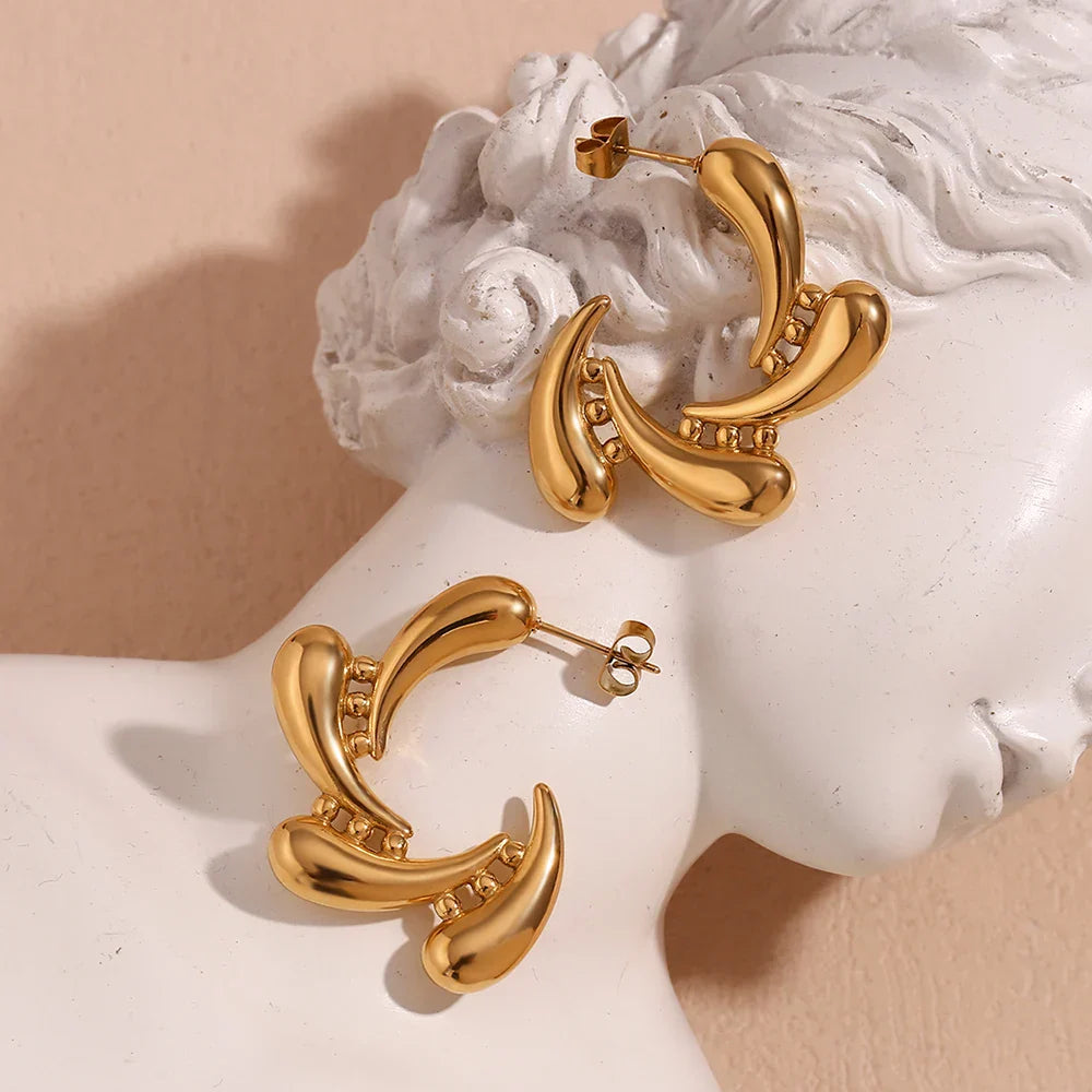 Brincos Elegância Dourada com Gotas