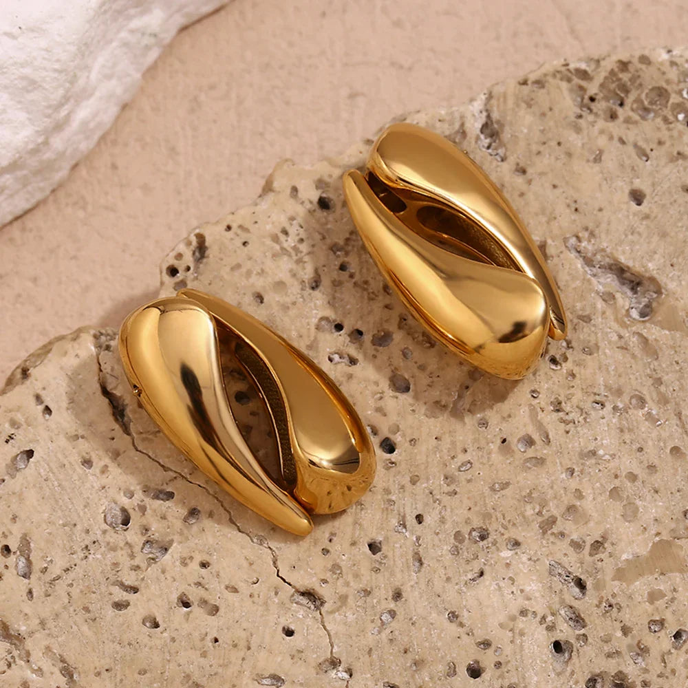 Brincos Elegância Dourada em Aço Inoxidável