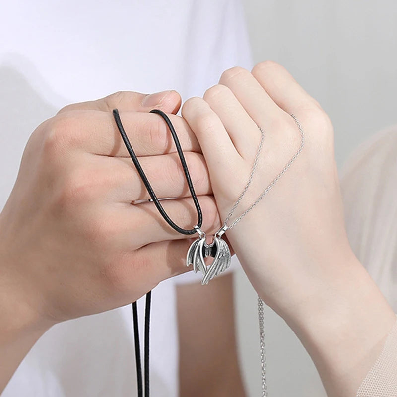 Couple Classic Game Lover Necklace Kindred Hunter Pendant High-quality Necklace Jewelry Gift Accessories
