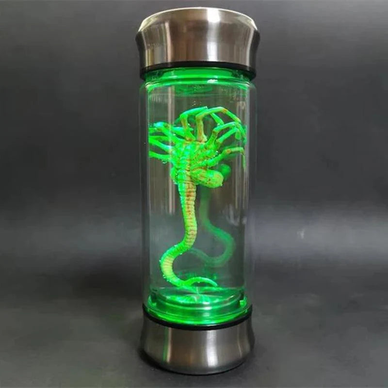 Réplica Alien Xenomorfo em Célula de Vidro