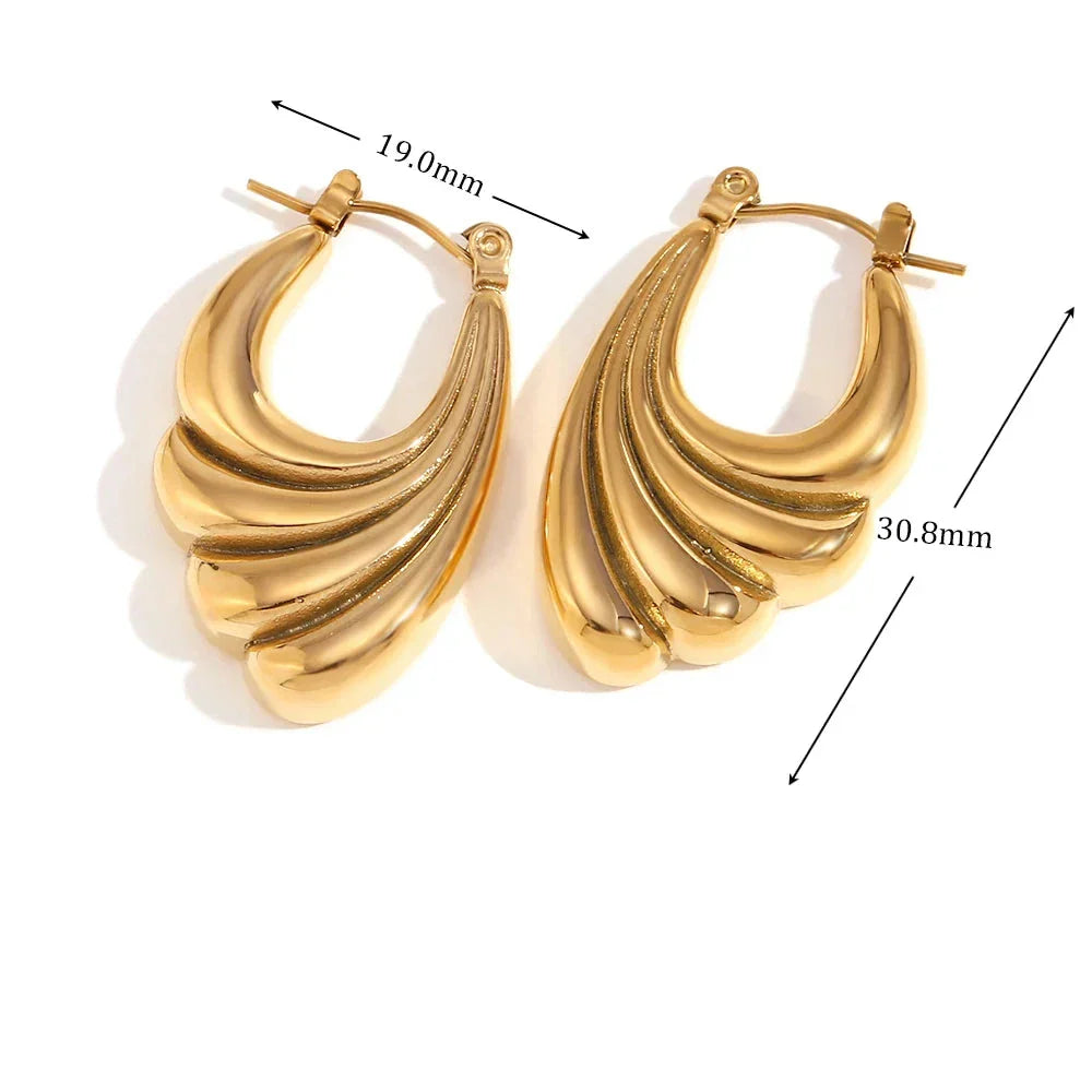 Brincos Elegância Ondulada em Aço Inoxidável TT