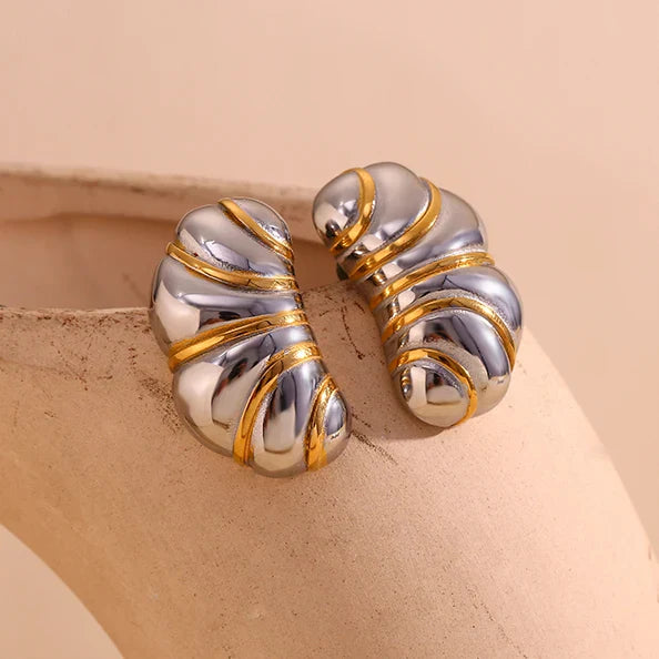 Brinco Casulo Banhado a Ouro 18K com Zircônia