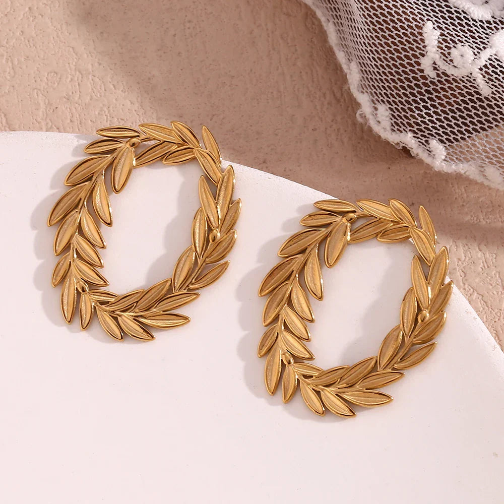 Brincos de Argola Folheados a Ouro com Design de Folhas