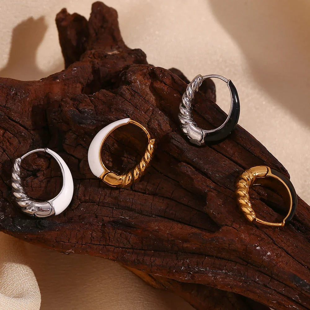 Brincos de Argola Esmaltados com Detalhe Torcido