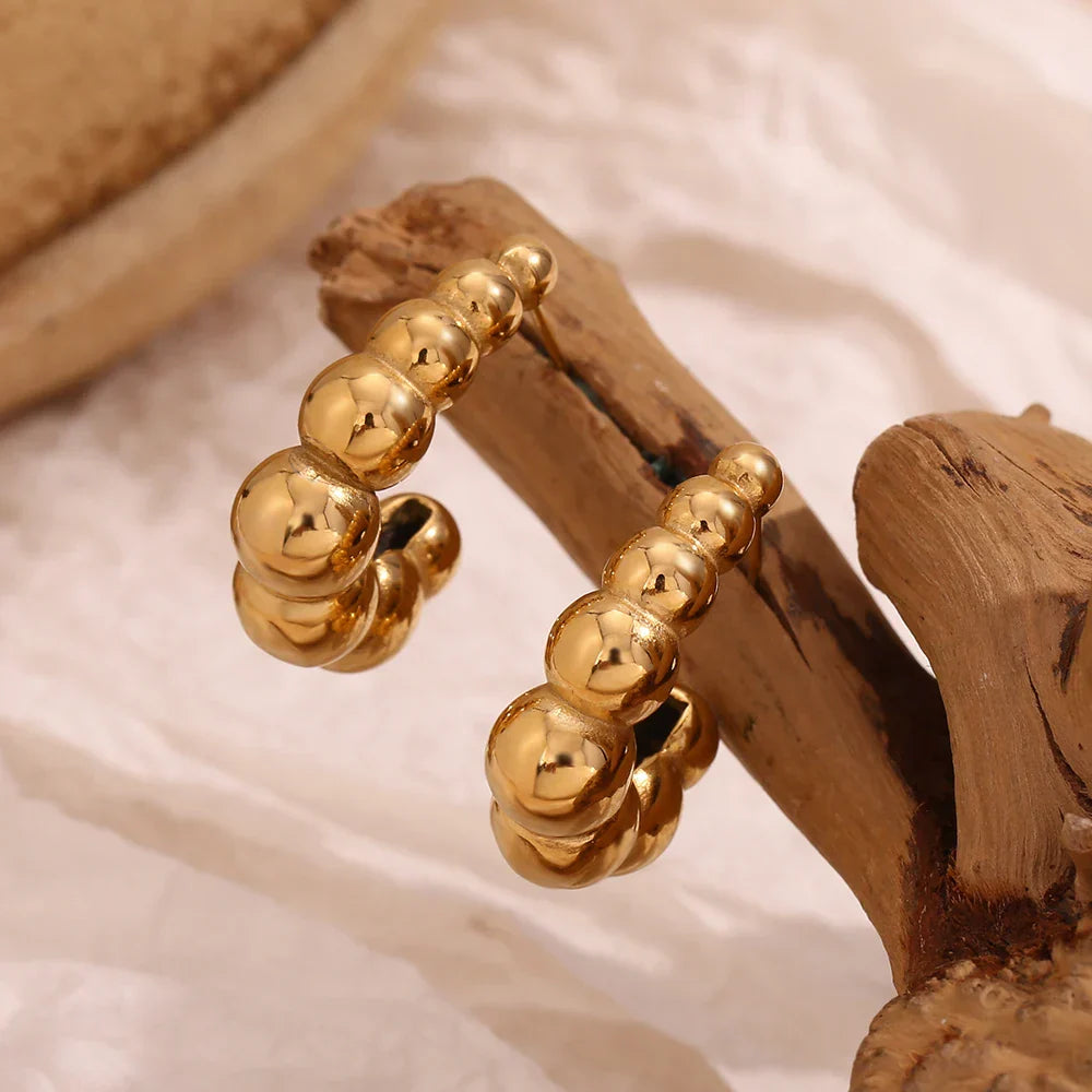 Brincos Elegantes de Ouro 18K com Design Curvado