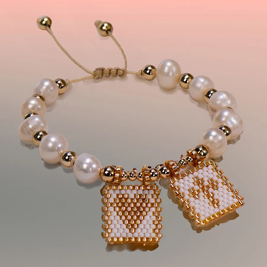 Pulseira de Pérolas com Coração e Cruz Boho