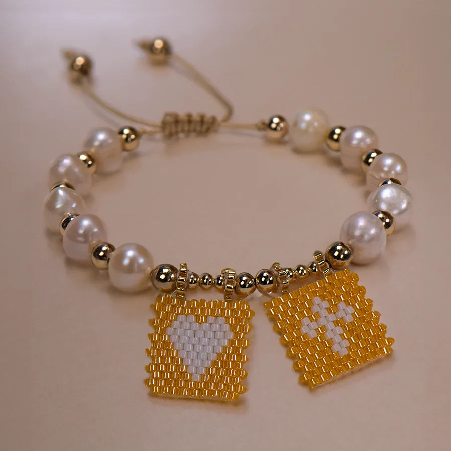 Pulseira de Pérolas com Coração e Cruz Boho