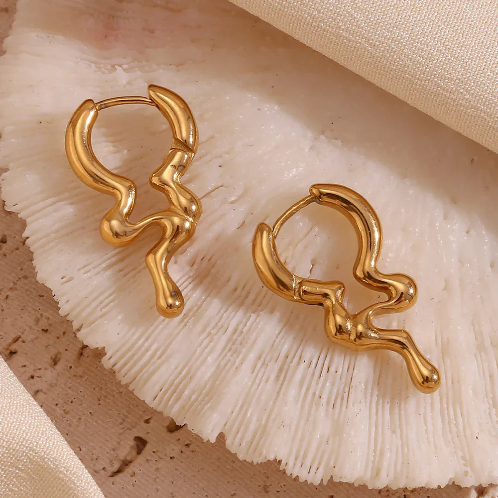 Brincos Elegantes de Gota Dourada