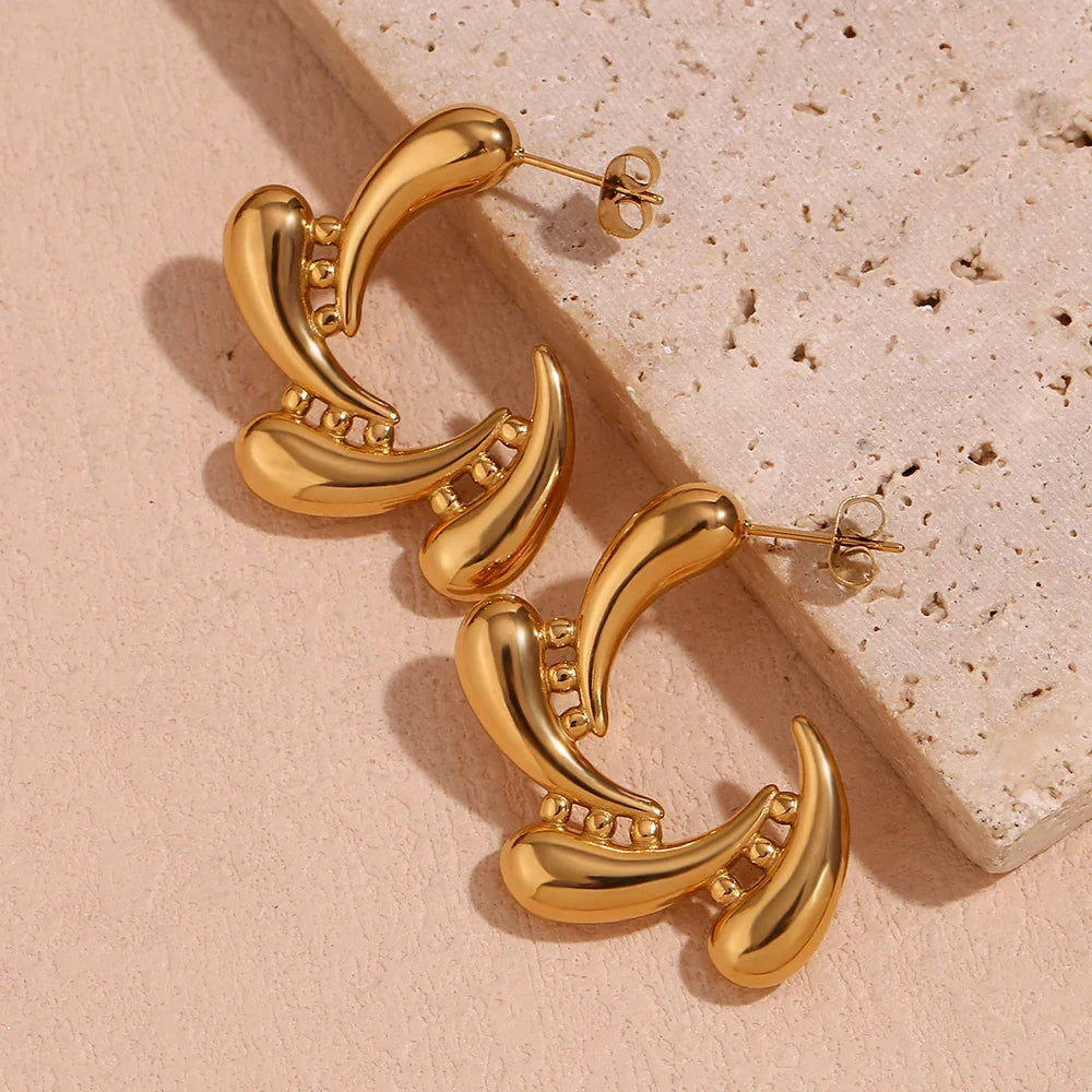 Brincos Elegância Dourada com Gotas