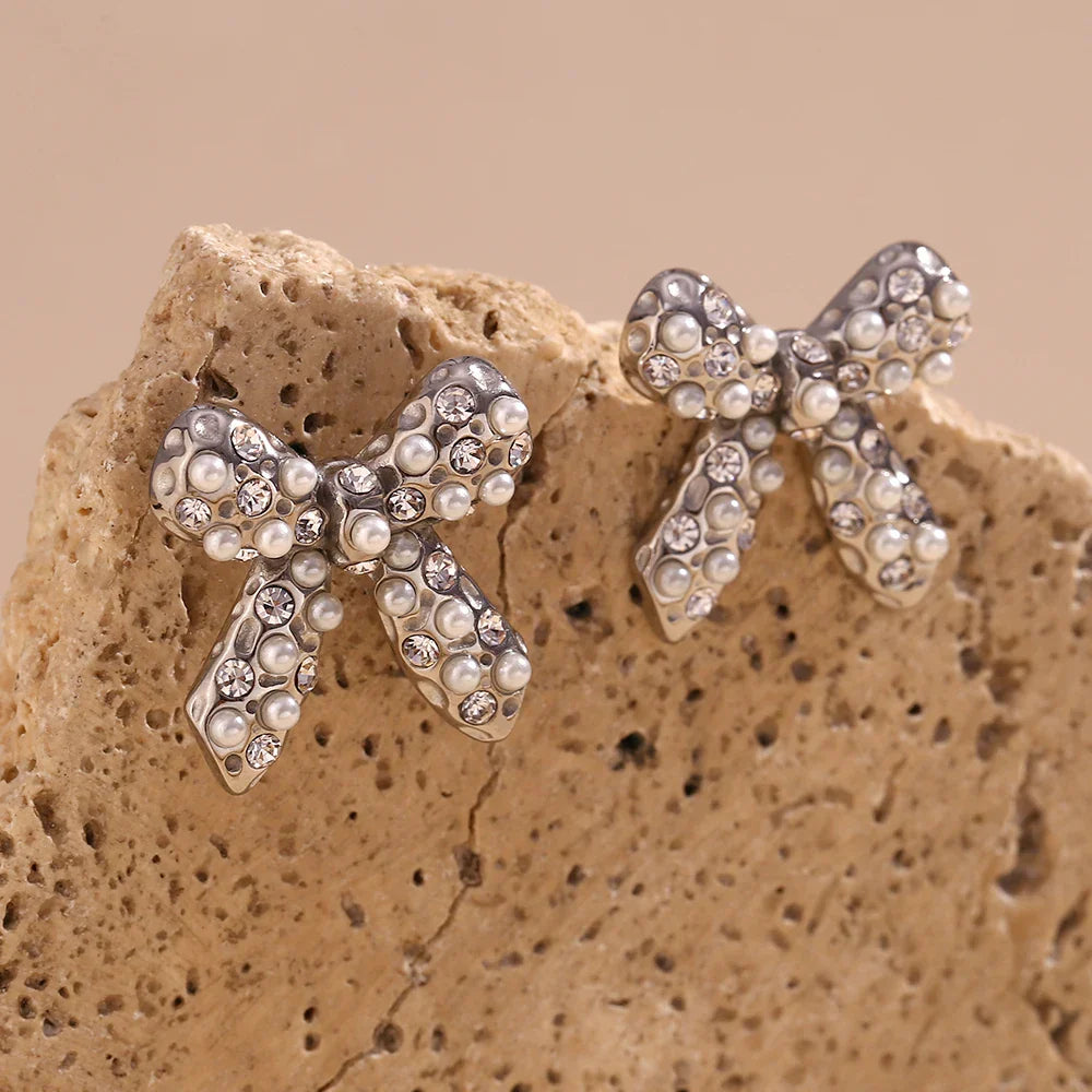 Brincos Elegantes de Laço com Zircônia e Pérolas