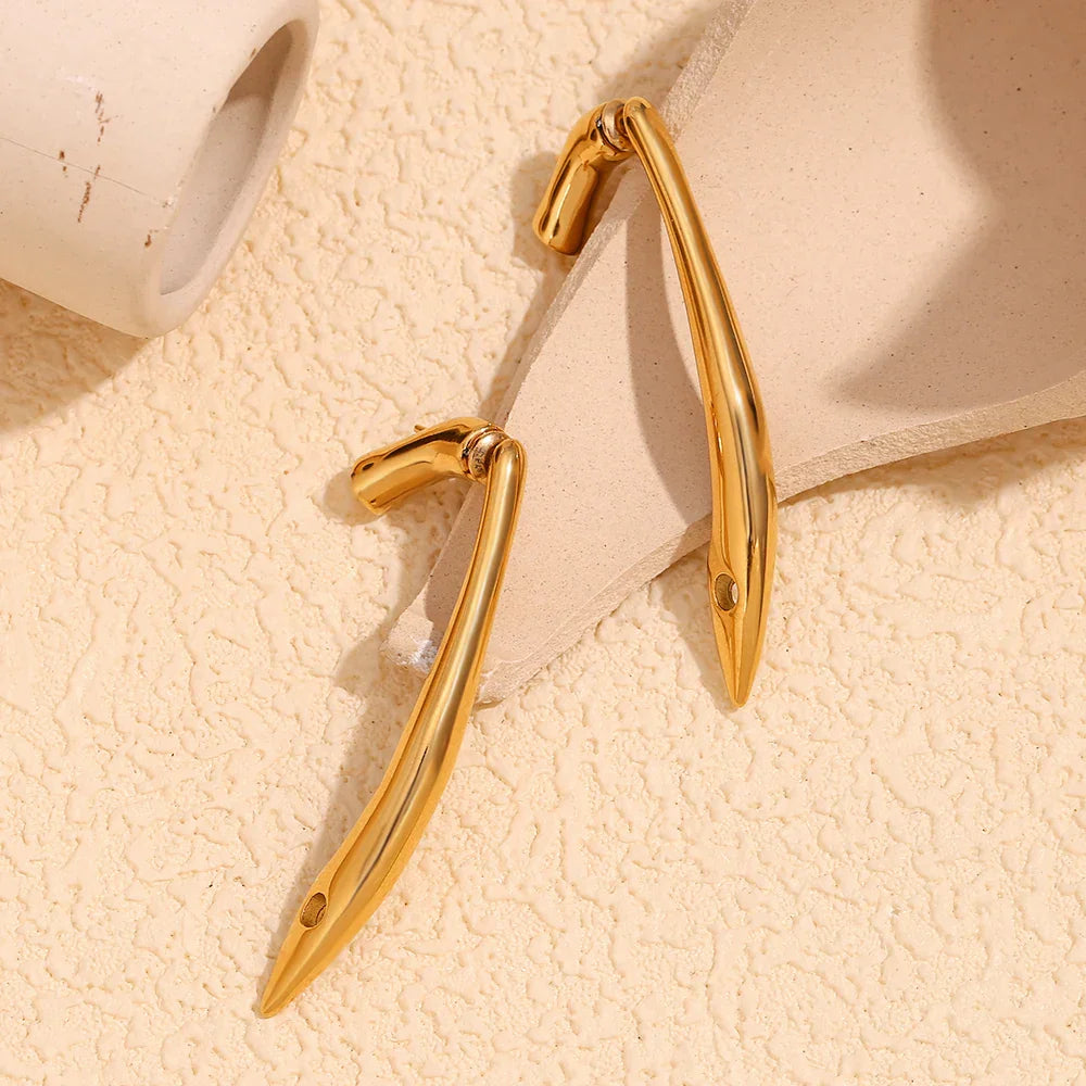 Brincos Elegantes com Design de Salto Alto