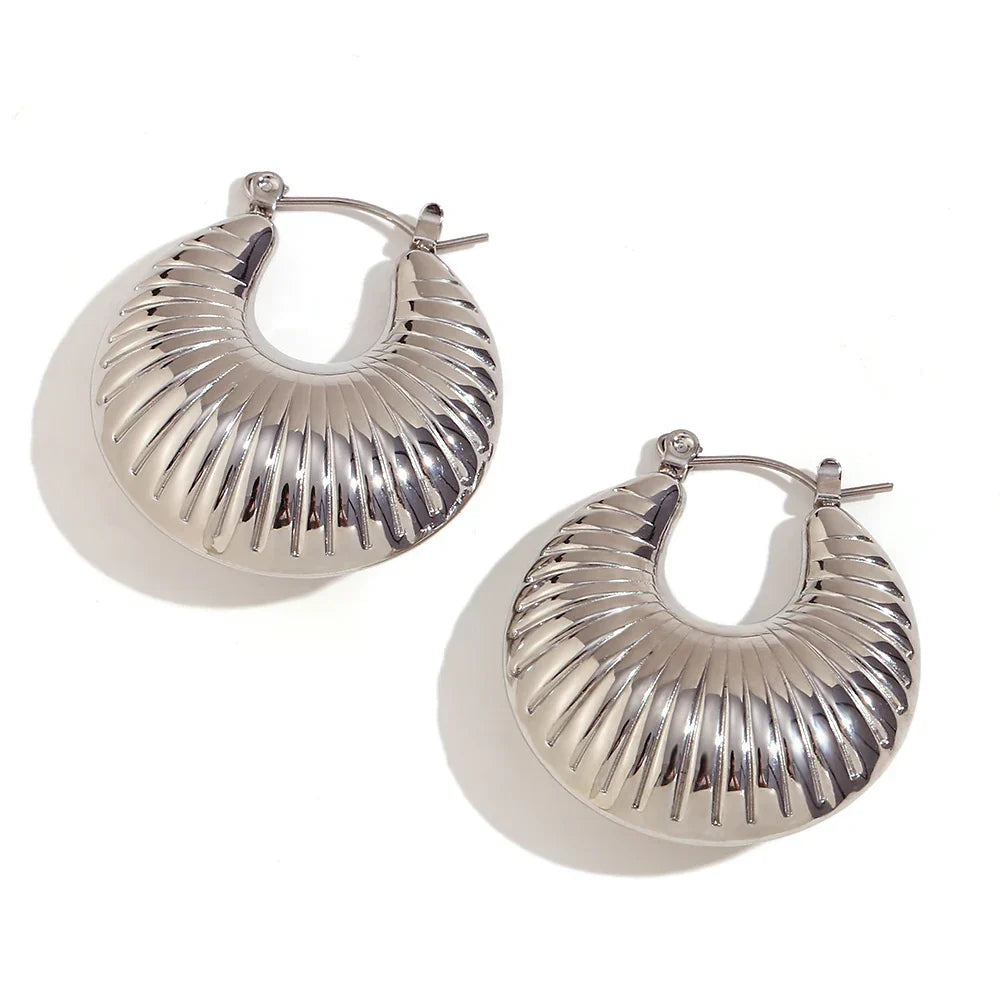 Brincos de Argola Elegantes com Design Ondulado