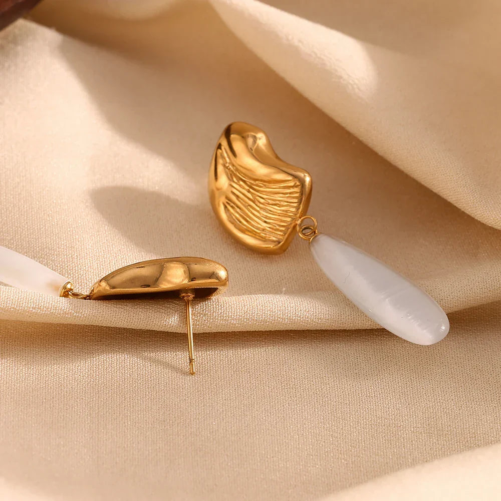 Brinco Gota de Água Banhado a Ouro 18K Burnetts