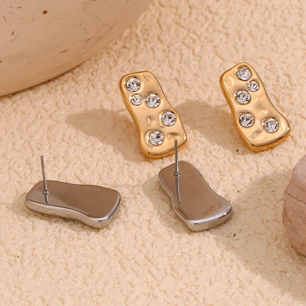 Brinco Irregular com Strass Mary