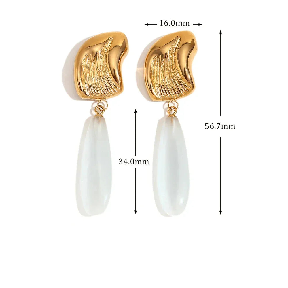 Brinco Gota de Água Banhado a Ouro 18K Burnetts