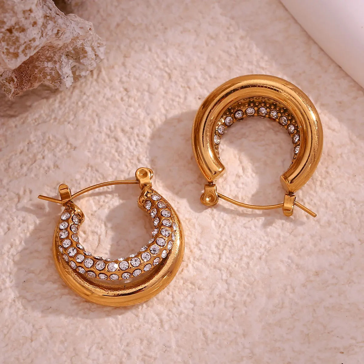 Brinco de Argola TT Dourado com Zircônias