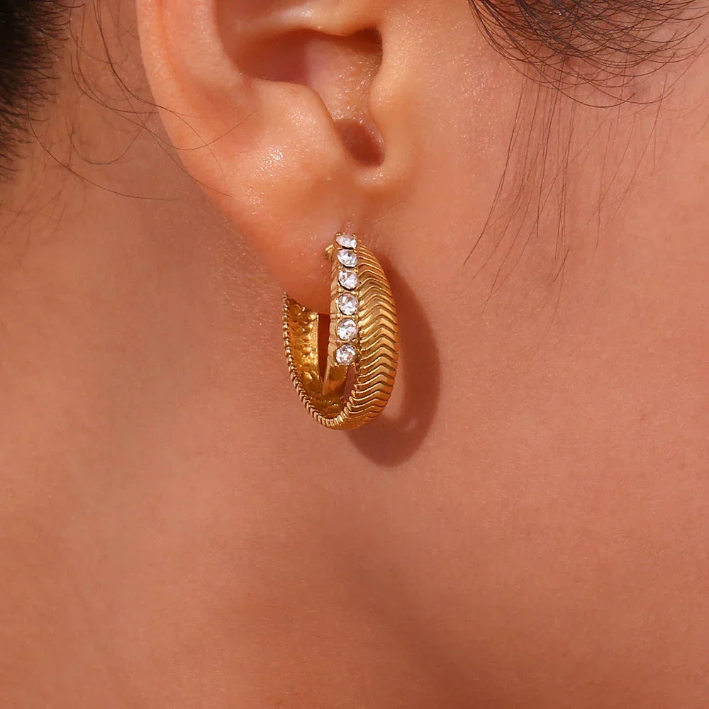 Brincos de Argola com Zircônia e Textura Espinha