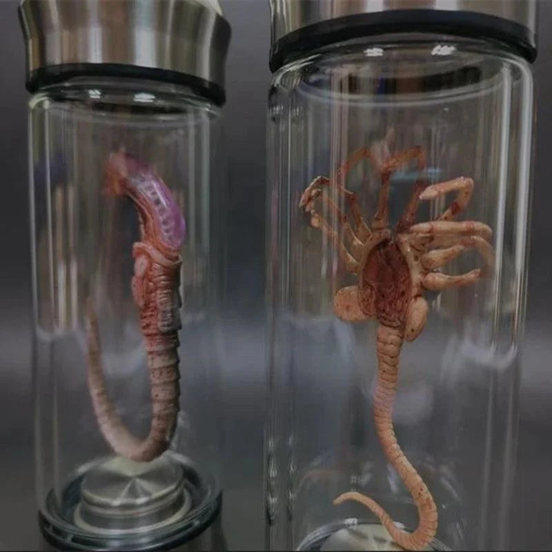 Réplica Alien Xenomorfo em Célula de Vidro