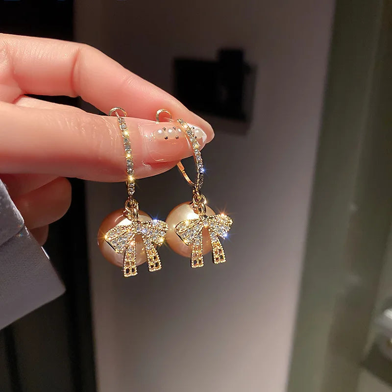 Brincos Luxuosos de Zircônia com Laço e Pérola