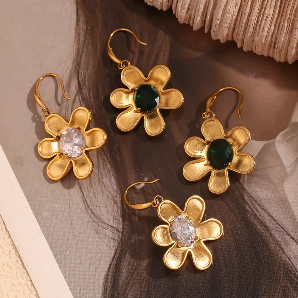 Brincos Flor de Zircônia Banhados a Ouro 18K