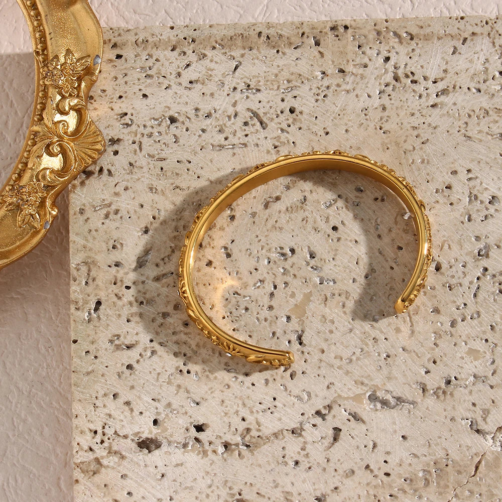 Pulseira Burnetts Joias Sol e Lua Banhada a Ouro