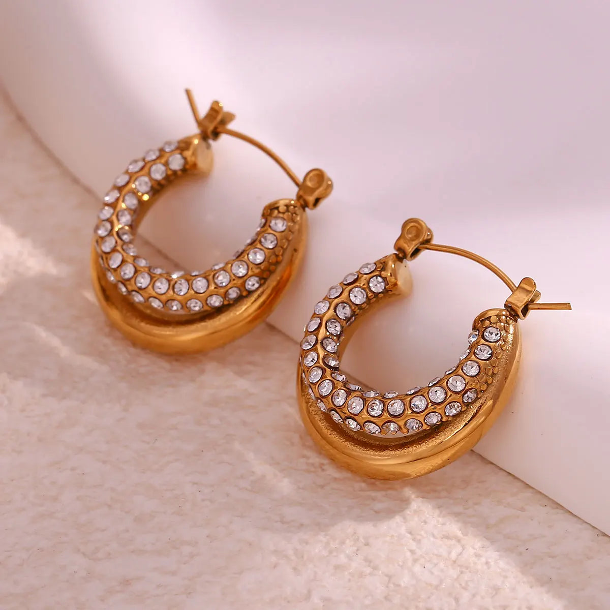 Brinco de Argola TT Dourado com Zircônias