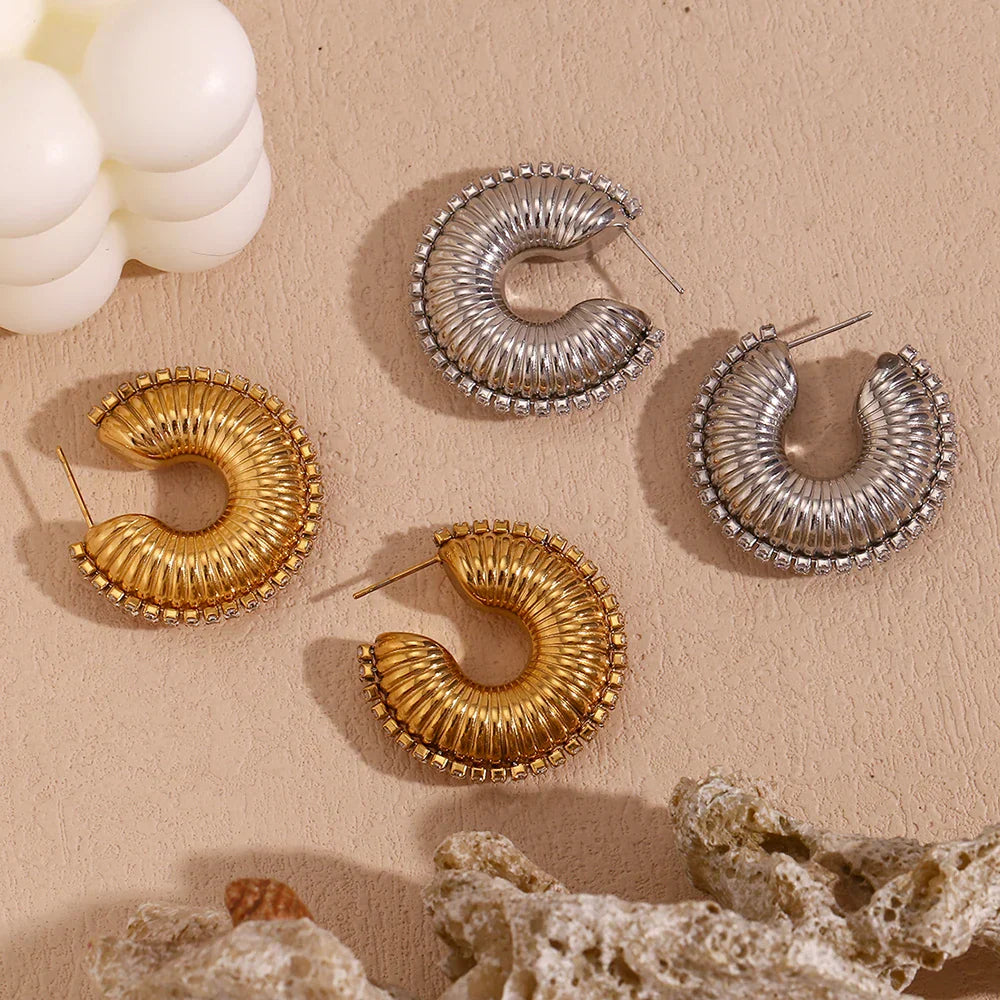Brincos de Argola Oca com Zircônia Banhados a Ouro 18K
