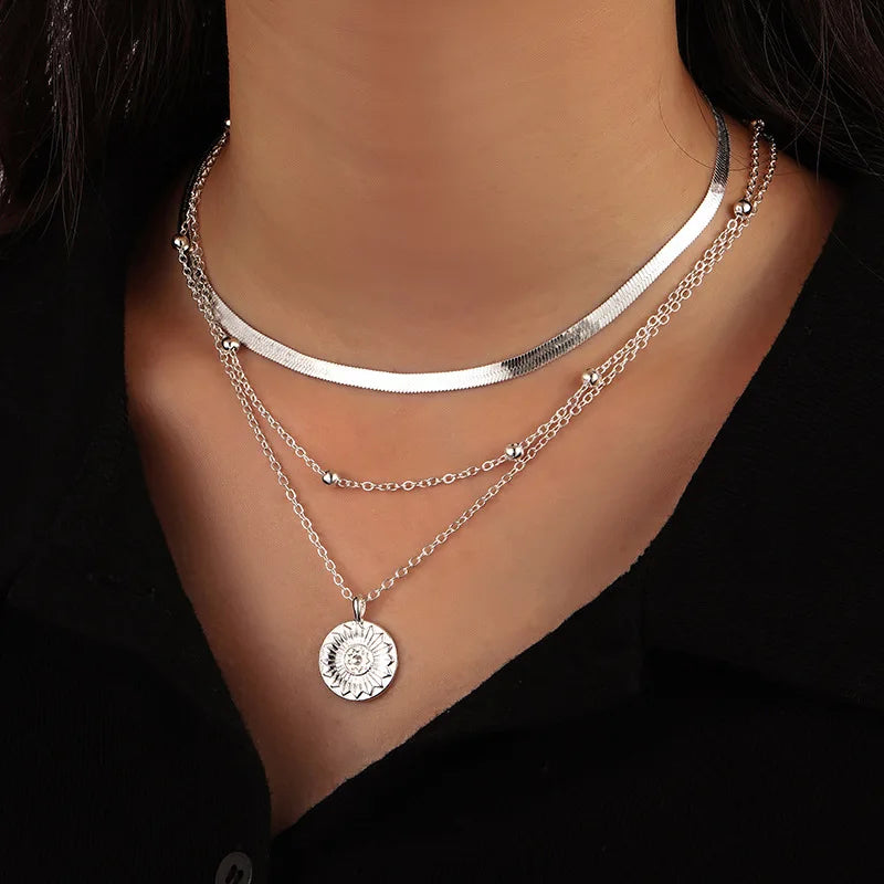 Colar Feminino Três Camadas em Prata 925 com Charme