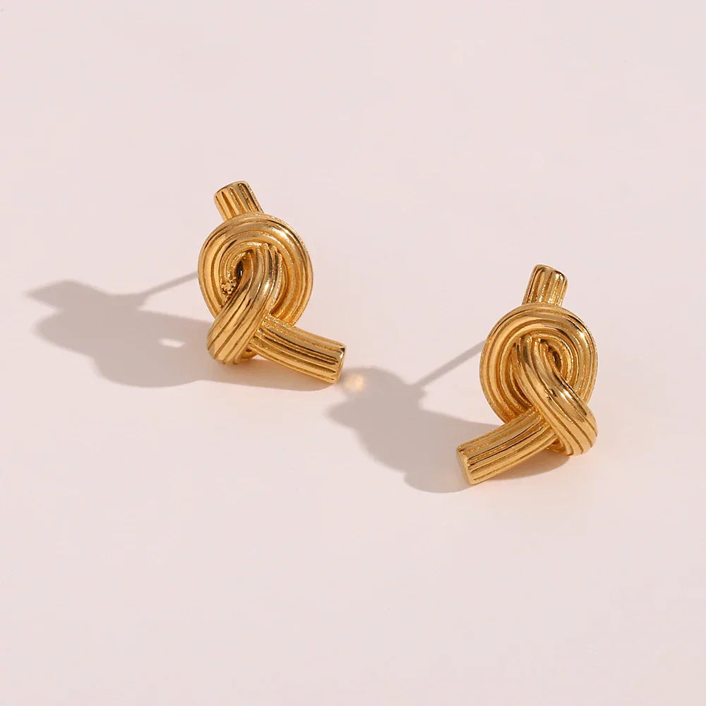 Brincos Nó Dourado em Aço Inoxidável