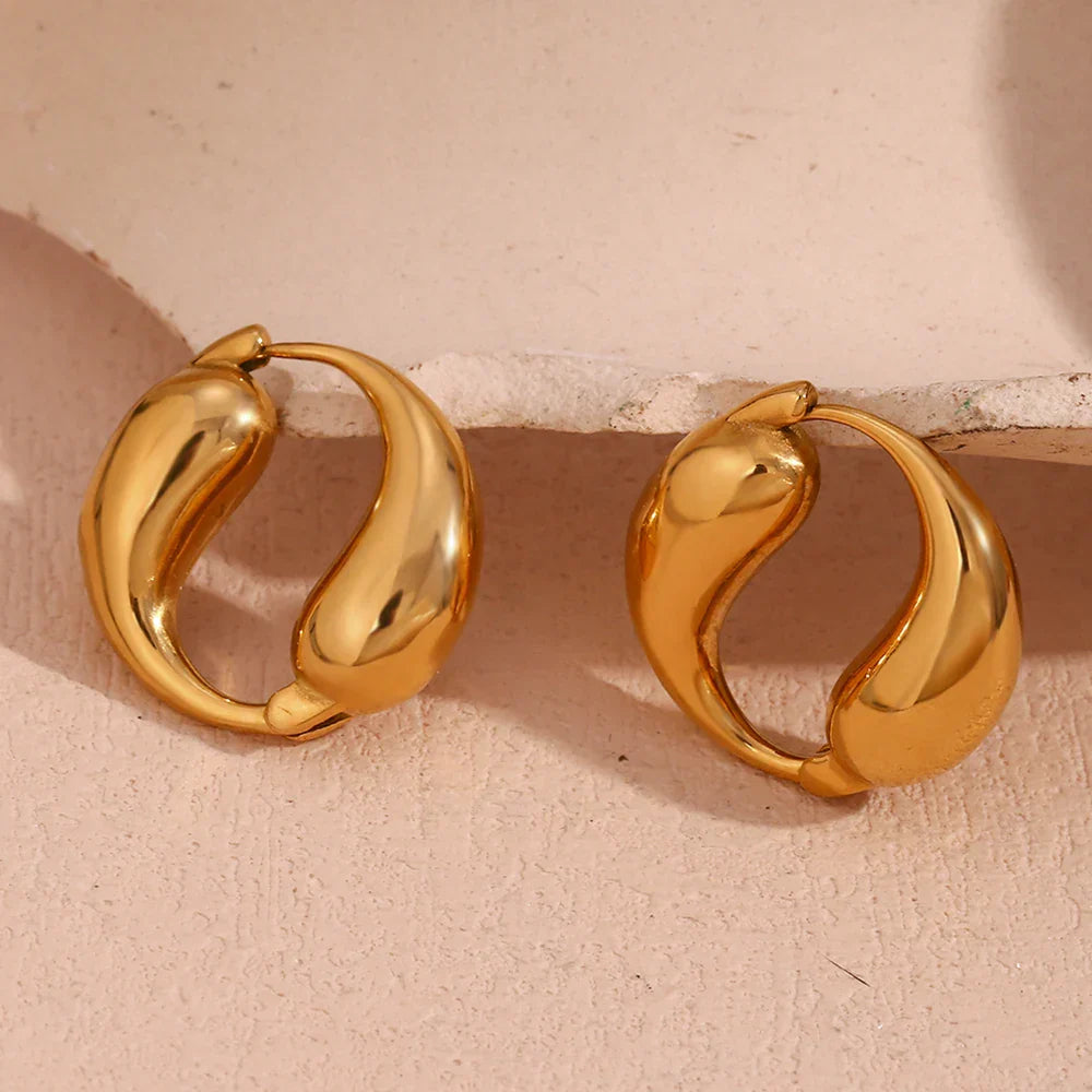 Brincos de Argola Duas Gotas Banhados a Ouro 18K