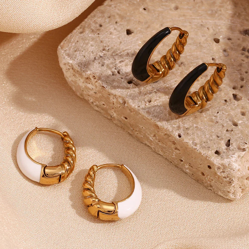 Brincos de Argola Esmaltados com Detalhe Torcido