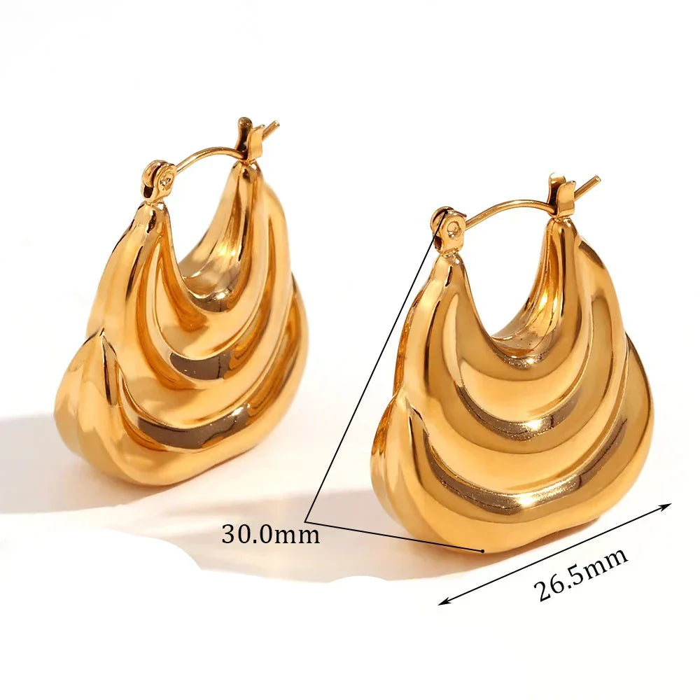 Brincos Elegantes em Camadas de Ouro