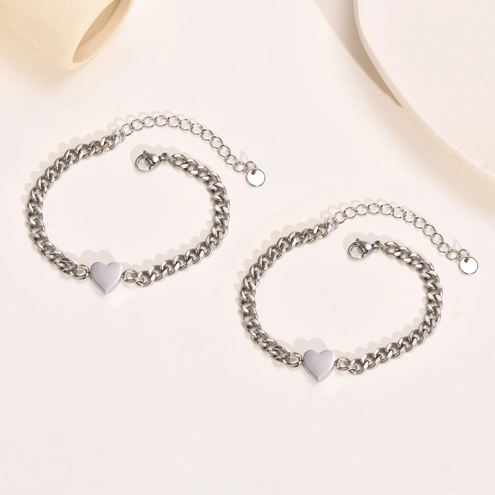 Pulseiras com coraçãozinho