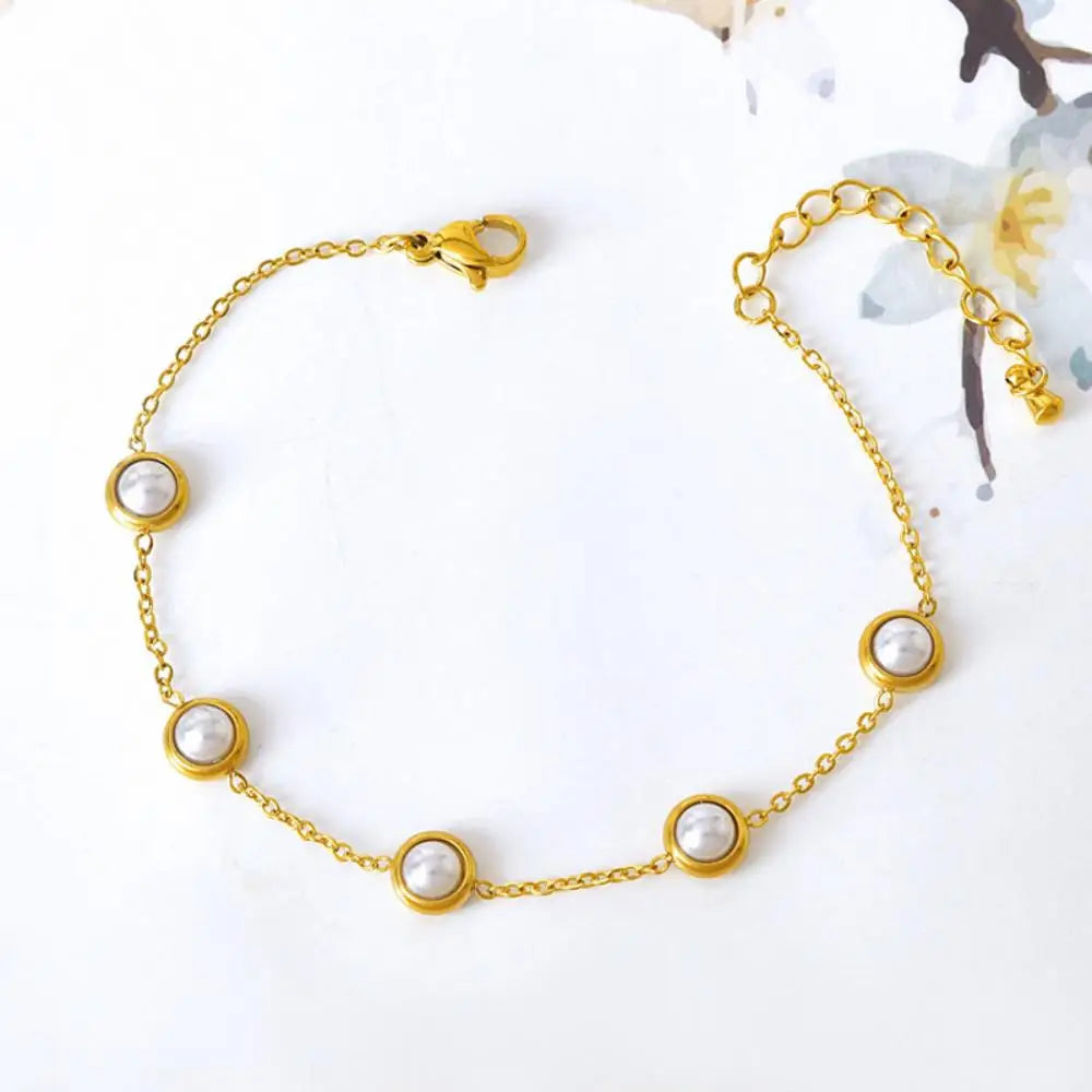 Pulseira Pérola Doce Dourada - Elegância Burnetts Joias