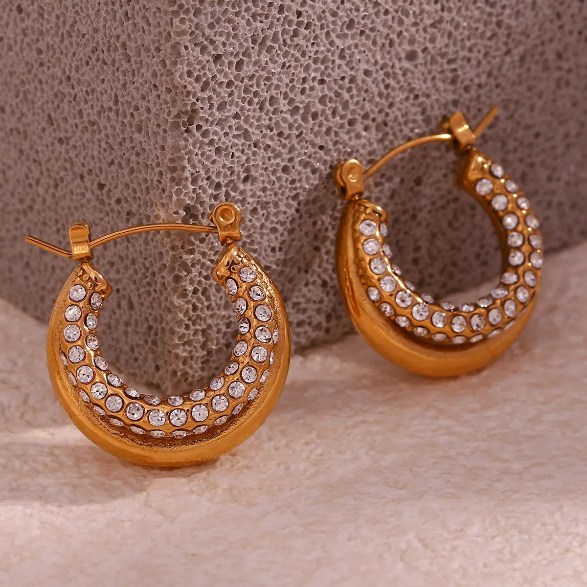 Brinco de Argola TT Dourado com Zircônias