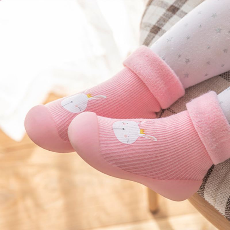 Meia sapatilha infantil antiderrapante com animações estampadas