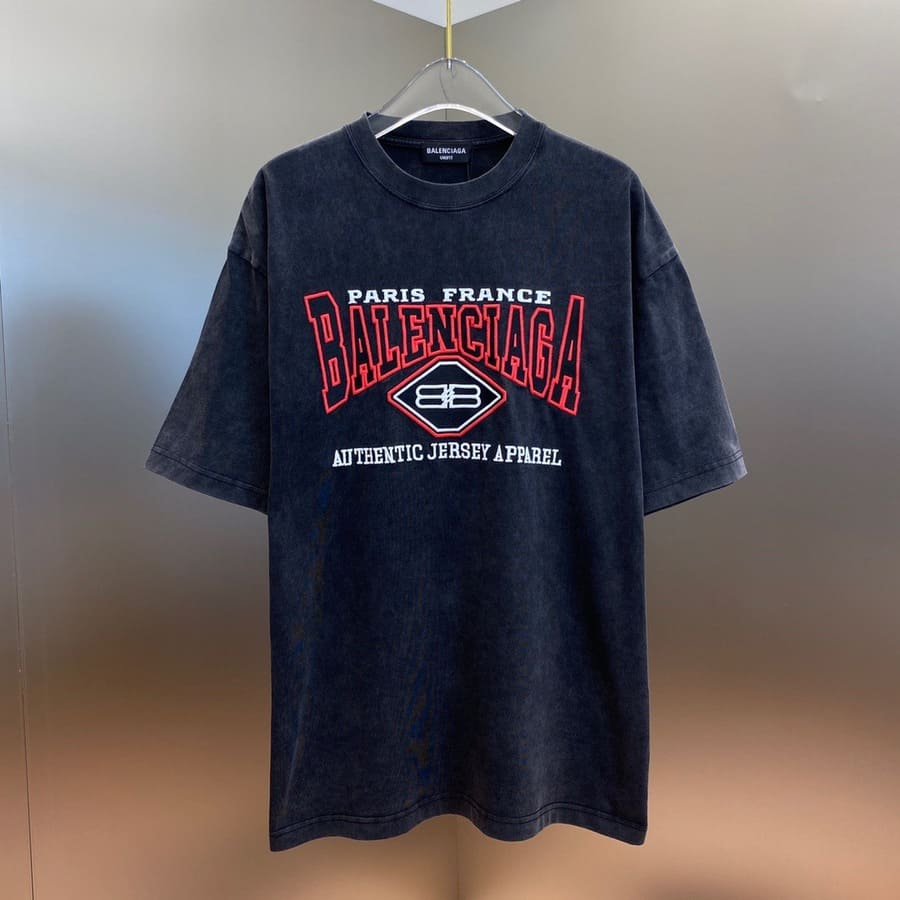 Camiseta Balenciaga B Authentic Vintage