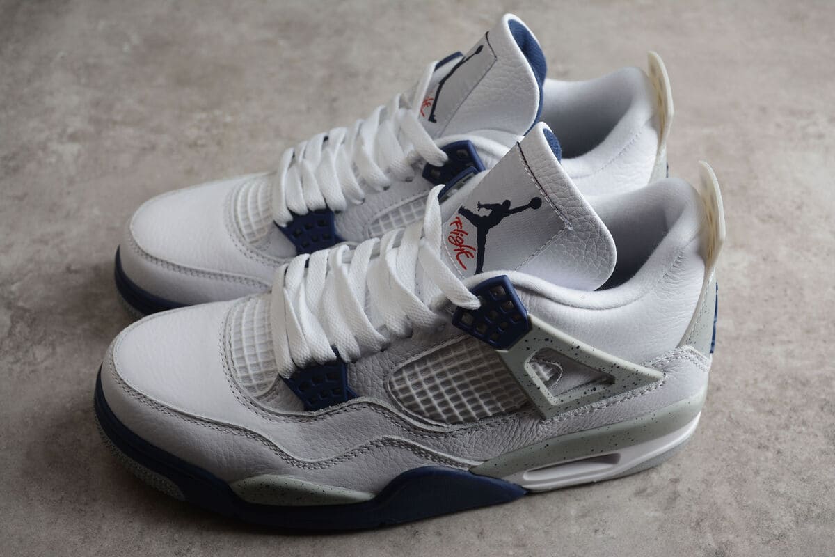 Air Jordan 4 Midnight Navy