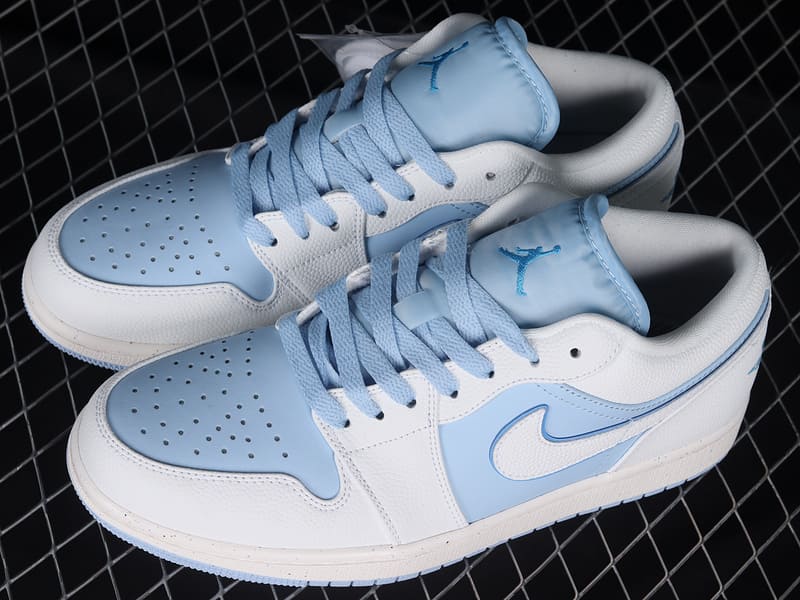 Jordan 1 Low SE Reverse Ice Blue